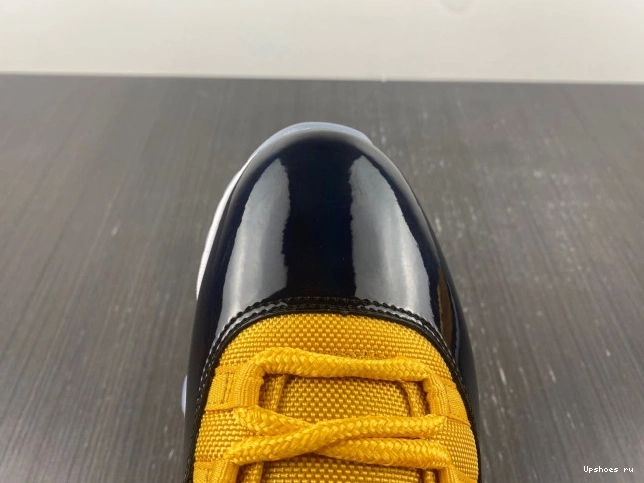 Jordan Air black and 11 yellow 0716